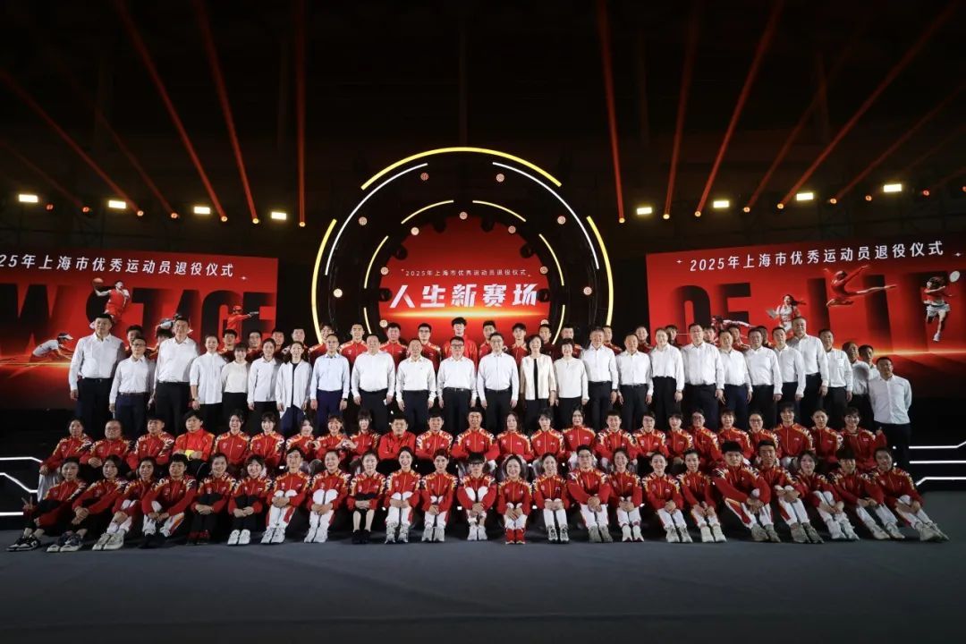 运动员们拼尽全力，赛场上惊心动魄不断