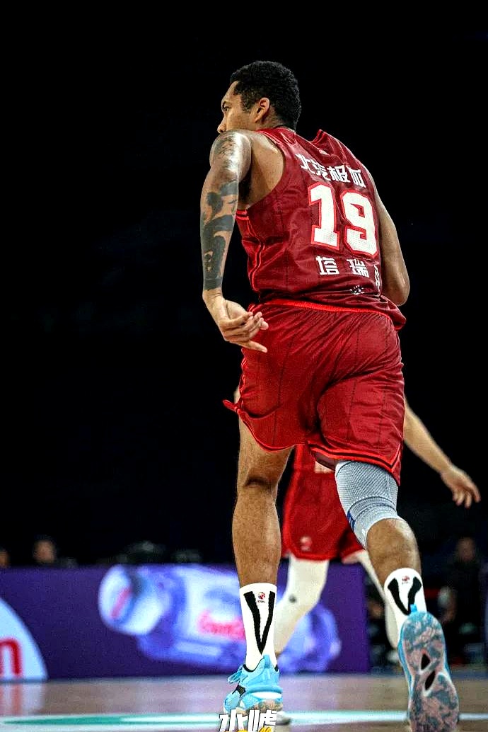 NBA球星代表乌克兰国家队征战欧锦赛