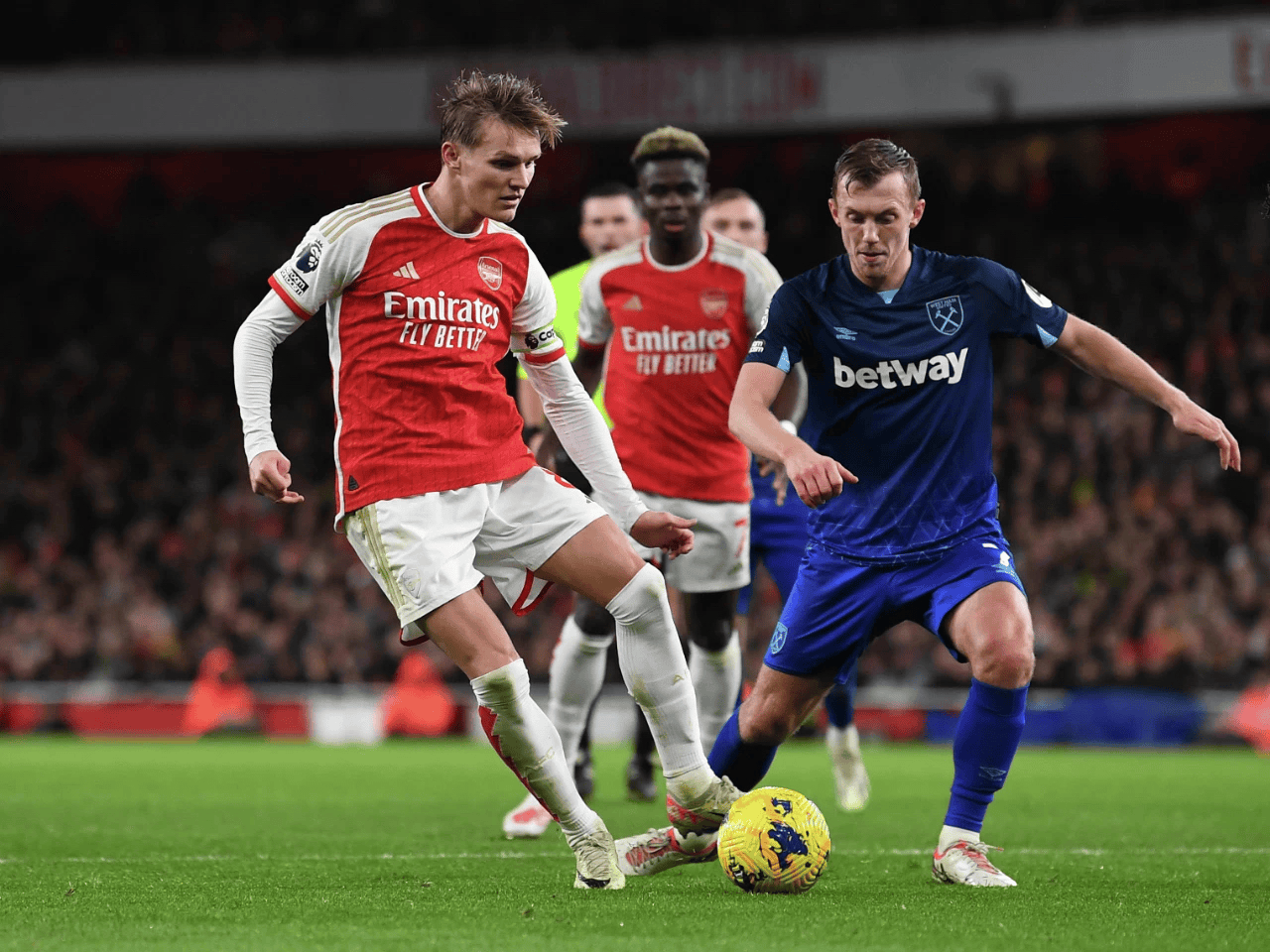 阿森纳客场战胜对手,取得关键三分 阿森纳客场战胜对手,取得关键三分