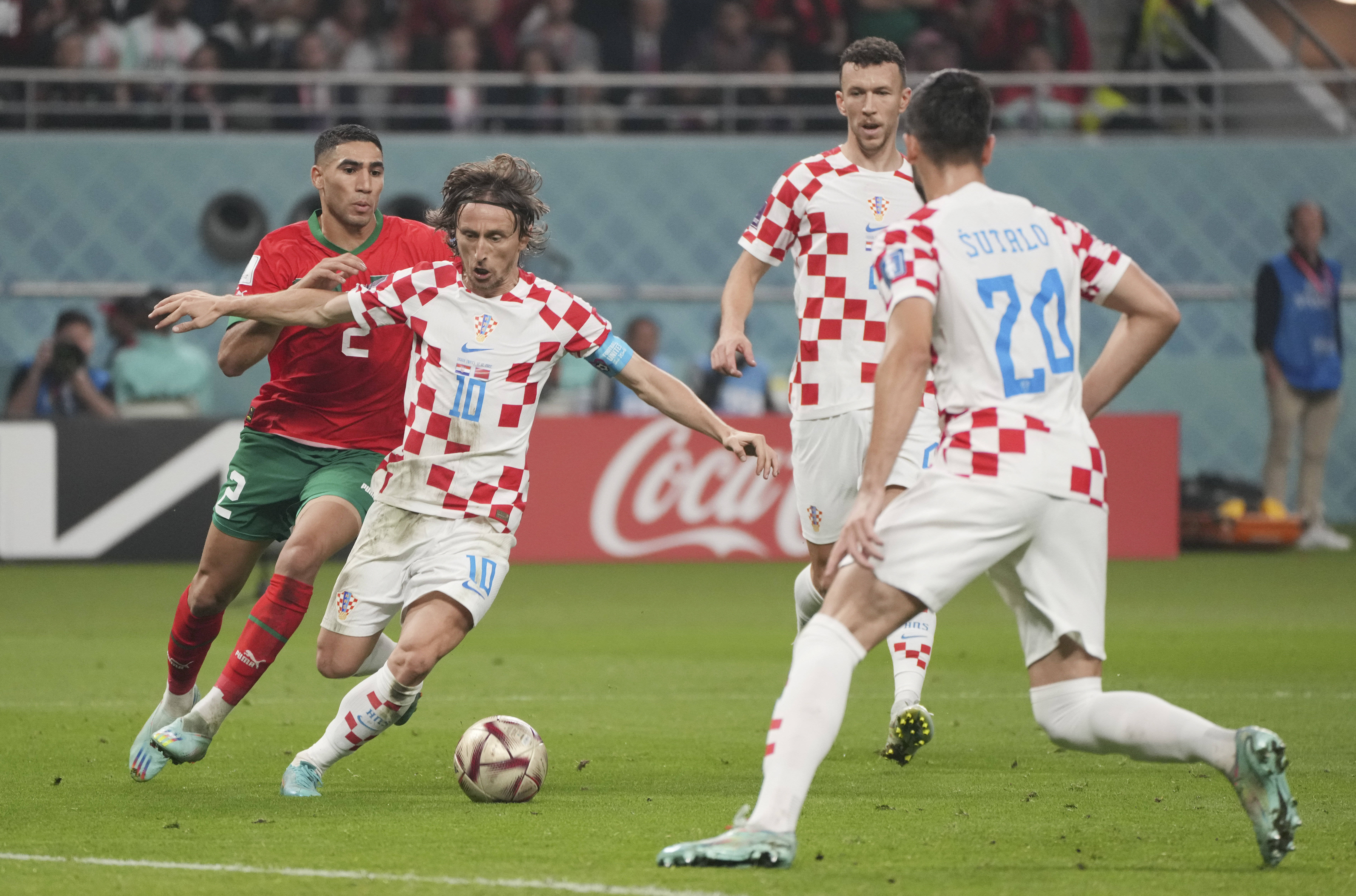 克罗地亚队团结战胜对手,成功晋级四强 克罗地亚队团结战胜对手,成功晋级四强