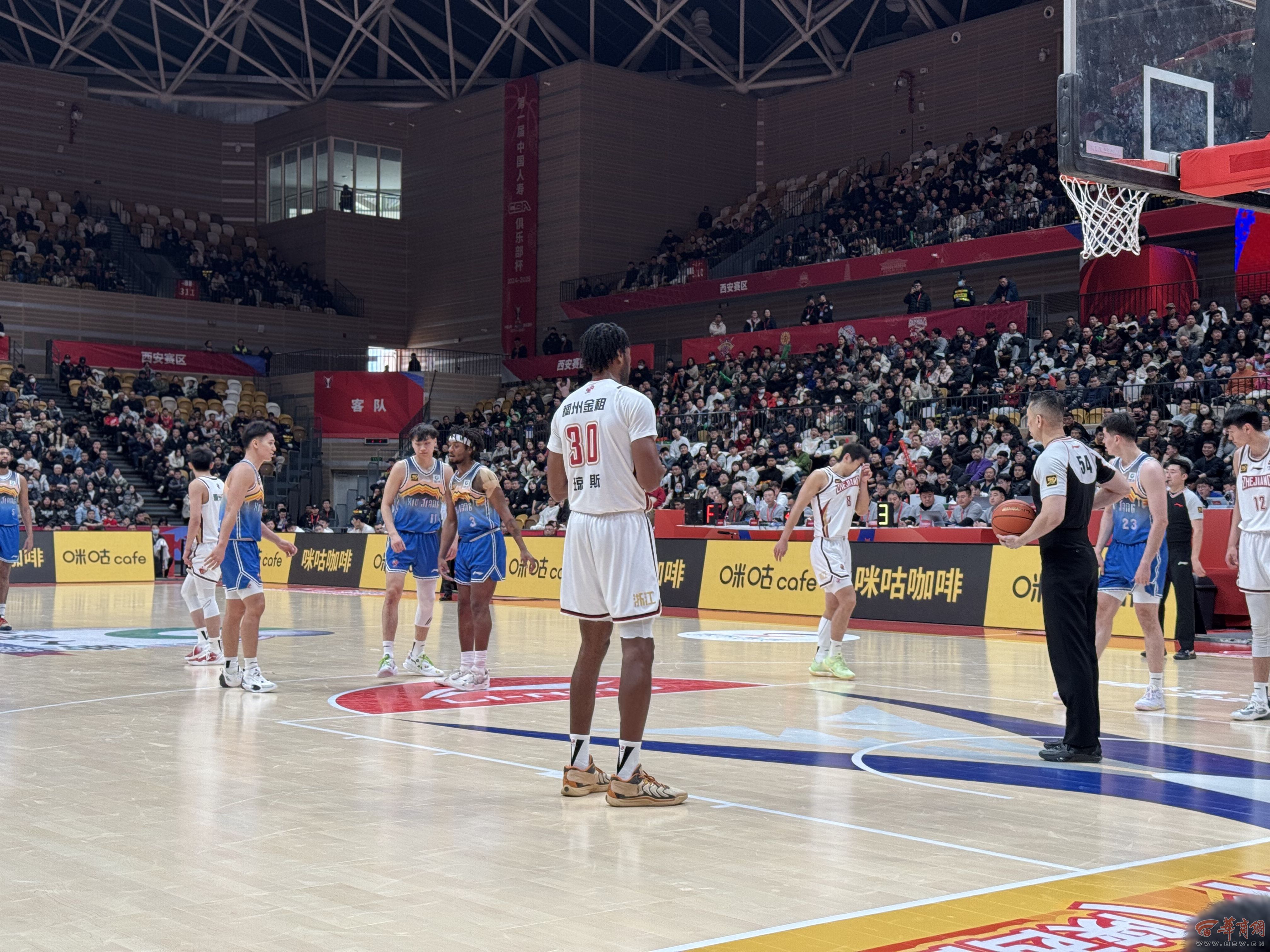 新赛季CBA比赛掀起热潮，各队团结奋战