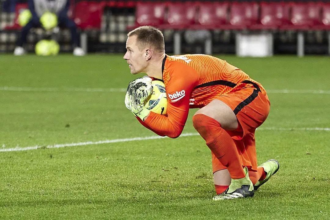 关于格拉纳达客场告捷，提升排名的信息