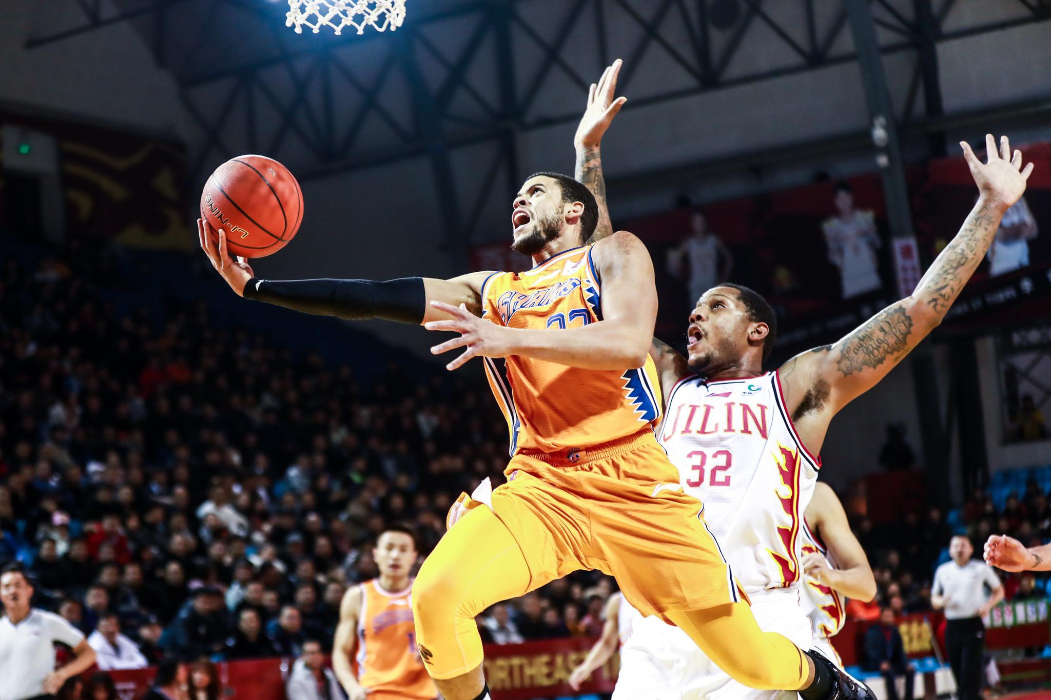 上海男篮客场告捷,送败给浙江队 上海男篮客场告捷,送败给浙江队