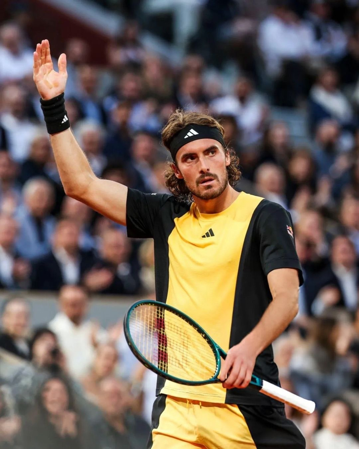 包含德国网球队绝地反击法国网球队，西西帕斯绝境逆转的词条