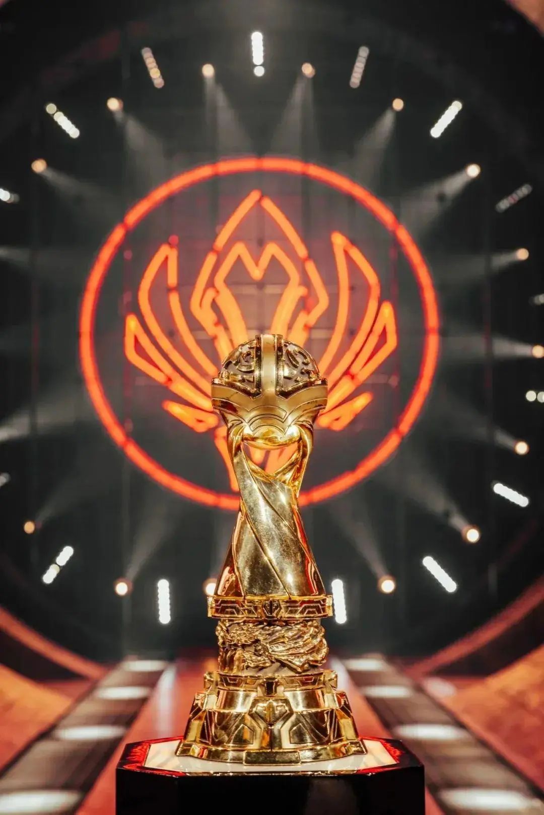 包含英雄联盟再创历史，冠军实至名归的词条